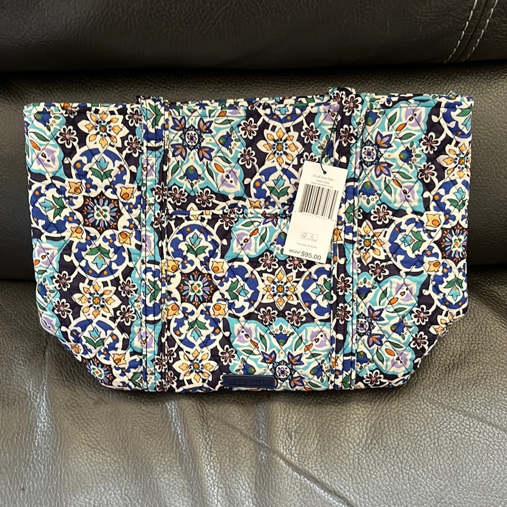 Small vera Bradley tote in Lisbon medallion cool